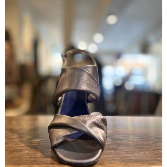 NEW AMALFI BY RANGONI tirana twisted 2band sandal - medium width in pewter - Picture 2 of 2